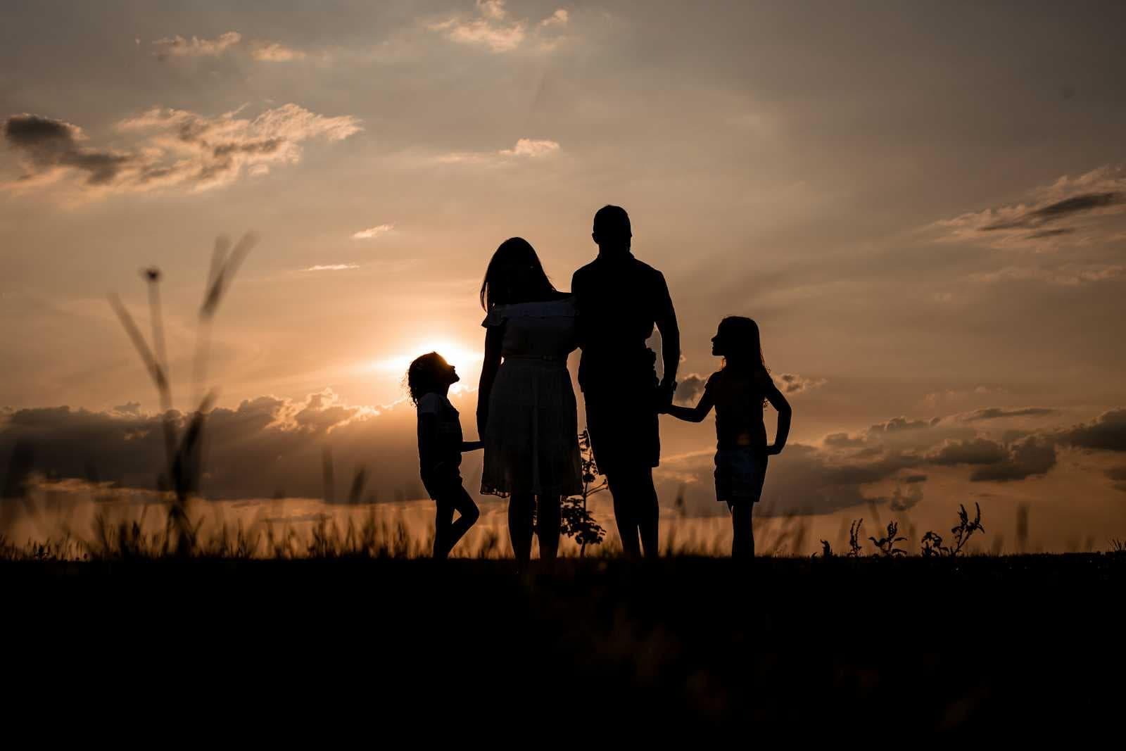 Using families photo to learn Data Governance